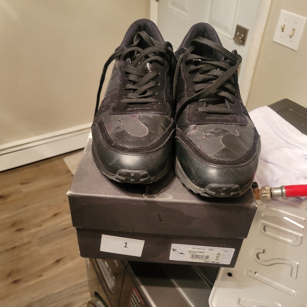 Black Valentino Garavani 10.5